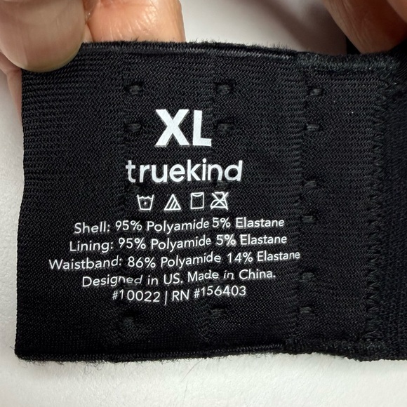 Seamless Black and Cream Bralette Set - Picture 15 of 16